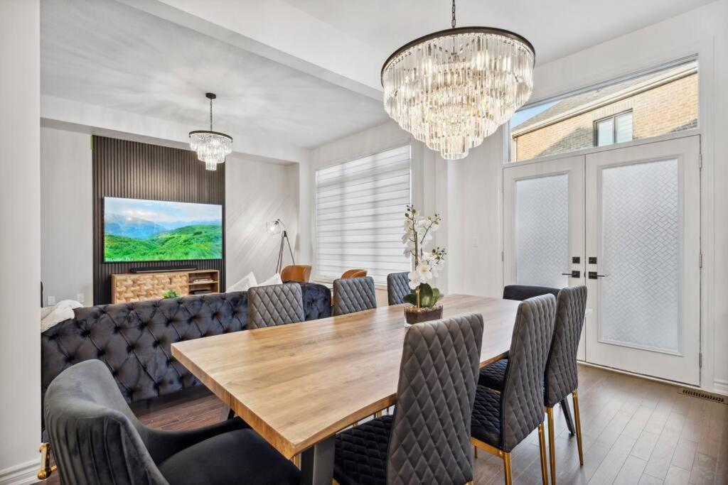 Barrie Luxe, Pool Table 6 Bedroom 6 Ba Custom Design A+ Location エクステリア 写真