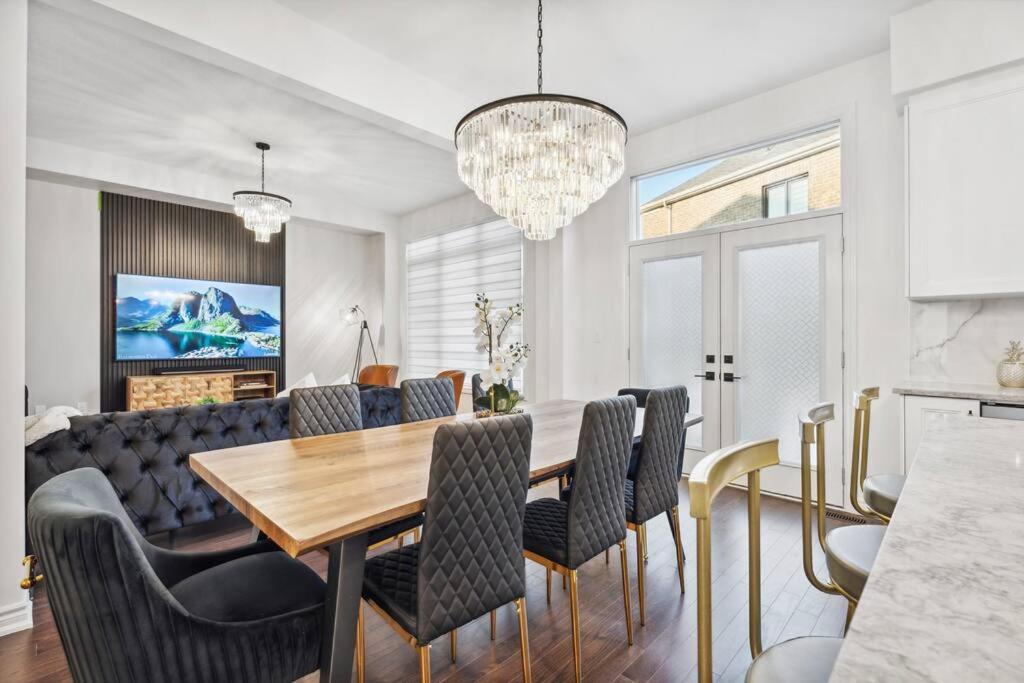 Barrie Luxe, Pool Table 6 Bedroom 6 Ba Custom Design A+ Location エクステリア 写真